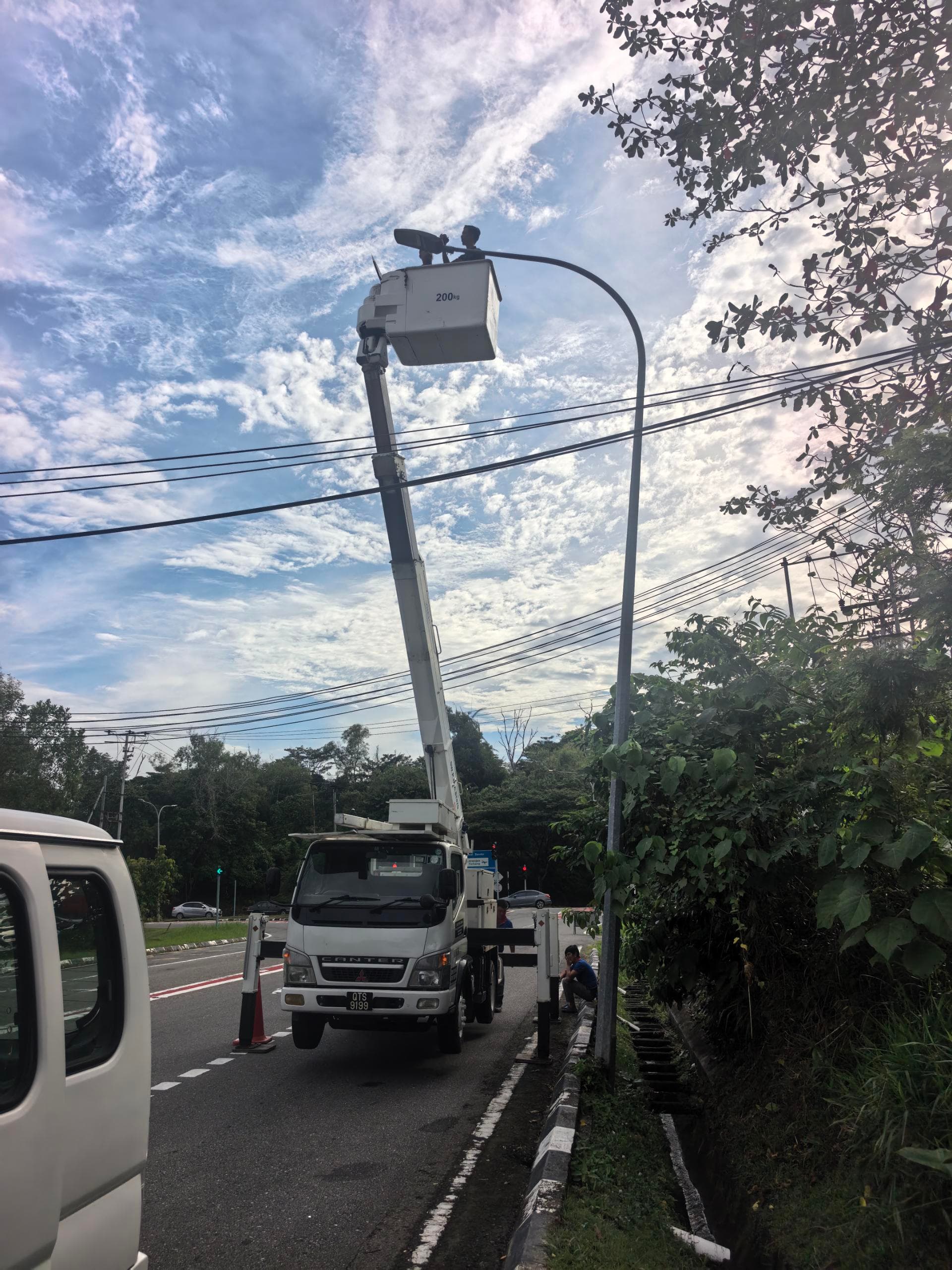 Roadside lighting work with a service truck
